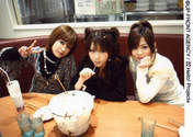 Niigaki Risa,
Tanaka Reina,
Takahashi Ai,
