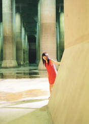 Mano Erina,
Magazine,