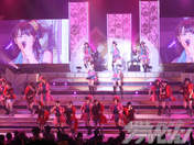 Morning Musume,
Niigaki Risa,
Michishige Sayumi,
Tanaka Reina,
Kamei Eri,
Yajima Maimi,
Kumai Yurina,
Sugaya Risako,
Natsuyaki Miyabi,
Mitsui Aika,
Sudou Maasa,
"Li Chun, Junjun",
Tsugunaga Momoko,
Suzuki Airi,
Shimizu Saki,
Tokunaga Chinami,
Berryz Koubou,
"Qian Lin, Linlin",
Hagiwara Mai,
Okai Chisato,
Nakajima Saki,
C-ute,
Takahashi Ai,