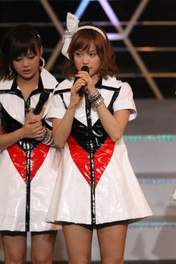 Niigaki Risa,
Kamei Eri,
