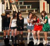 Niigaki Risa,
Fukumura Mizuki,
Sayashi Riho,
Ikuta Erina,
Suzuki Kanon,
Takahashi Ai,