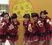 Fukuda Kanon,
Nakanishi Kana,
Takeuchi Akari,
Tamura Meimi,
Wada Ayaka,