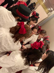 Fukumura Mizuki,
Haga Akane,
Ikuta Erina,
Ishida Ayumi,
Kaga Kaede,
Makino Maria,
Morito Chisaki,
Morning Musume,
Nonaka Miki,
Oda Sakura,
Sato Masaki,
Yokoyama Reina,