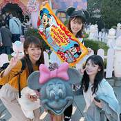 Michishige Sayumi,
Shimizu Saki,