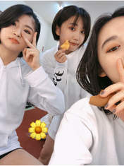 Funaki Musubu,
Kaga Kaede,
Sasaki Rikako,