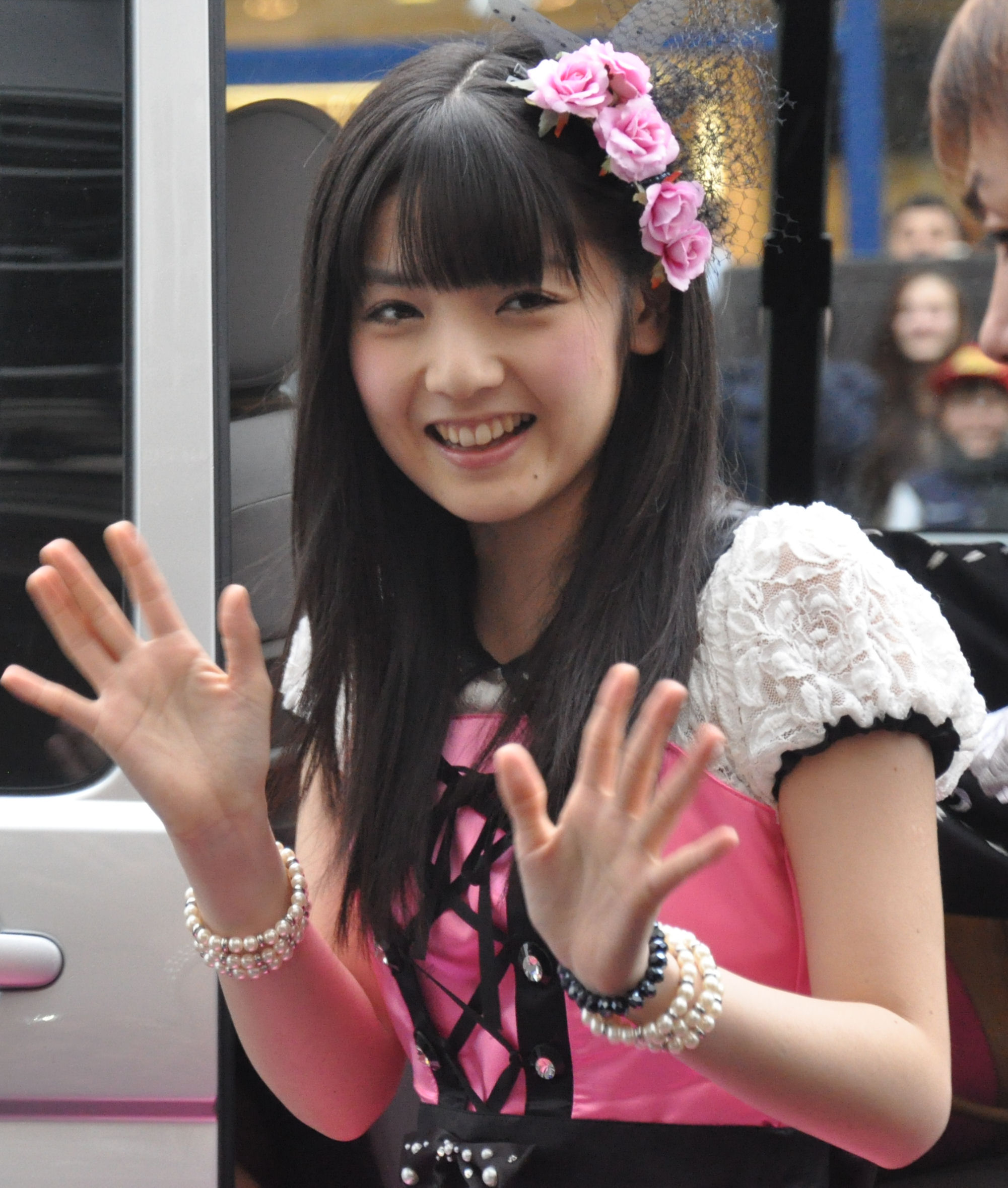 Is japanese necessary to H!P fans? (Momusu Paris Handshake Report)