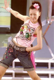 
Kusumi Koharu,


