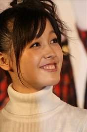 
Kusumi Koharu,

