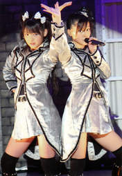
Michishige Sayumi,


Kusumi Koharu,

