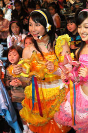 
Kusumi Koharu,


Kikkawa Yuu,


Milky Way,

