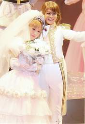 
Niigaki Risa,


Takahashi Ai,

