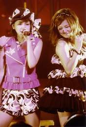
Niigaki Risa,


Mitsui Aika,

