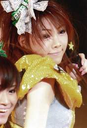 
Tanaka Reina,


Kamei Eri,

