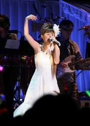
Abe Natsumi,


