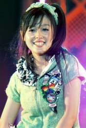 
Kusumi Koharu,

