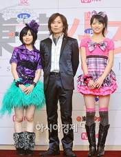 
Yajima Maimi,


Shimizu Saki,


Tsunku,

