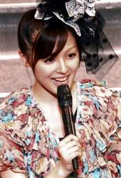 
Kusumi Koharu,

