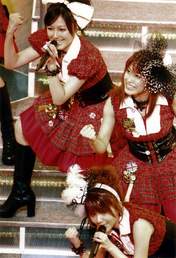 
Tanaka Reina,


Kusumi Koharu,


Takahashi Ai,

