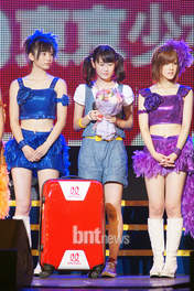 
Natsuyaki Miyabi,


Sudou Maasa,


Jang Dayun,

