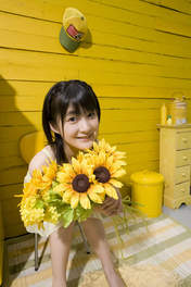 
Tsugunaga Momoko,

