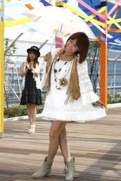 
Tanaka Reina,


Kamei Eri,

