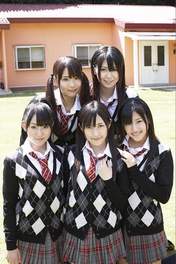 
Oota Aika,


Nakagawa Haruka,


Hirajima Natsumi,


Watanabe Mayu,


Kikuchi Ayaka,


Watarirouka Hashiritai,

