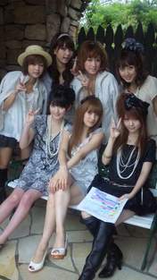 Niigaki Risa,
Michishige Sayumi,
Tanaka Reina,
Kamei Eri,
"Li Chun, Junjun",
"Qian Lin, Linlin",
blog,
Takahashi Ai,