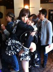 Maeda Atsuko,
Minegishi Minami,
blog,