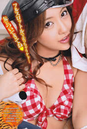
Itano Tomomi,


Magazine,

