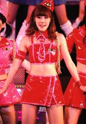 
Natsuyaki Miyabi,


Tsugunaga Momoko,

