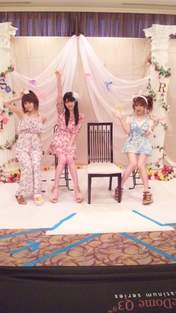 
Michishige Sayumi,


Tanaka Reina,


Mitsui Aika,

