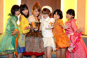 
Niigaki Risa,


Tanaka Reina,


Fukumura Mizuki,


Sayashi Riho,


Ikuta Erina,


Suzuki Kanon,

