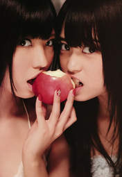 
Kuramochi Asuka,


Maeda Ami,


Magazine,

