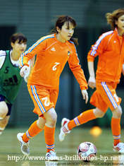 
Korenaga Miki,


Yoshizawa Hitomi,

