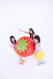
Kato Rena,


Magazine,


Takeuchi Miyu,


Yokoyama Yui,

