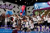 
Minegishi Minami,

