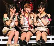 
Buono!,


Natsuyaki Miyabi,


Suzuki Airi,


Tsugunaga Momoko,

