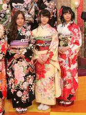 
Itano Tomomi,


Minegishi Minami,


Sashihara Rino,

