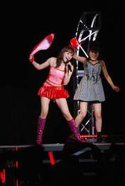 
Fujimoto Miki,


Yoshihashi Kurumi,

