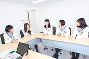 
HKT48,


Kodama Haruka,


Miyawaki Sakura,


Murashige Anna,


Tomonaga Mio,

