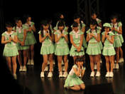 
Kaga Kaede,


Kanazawa Tomoko,


Kaneko Rie,


Kishimoto Yumeno,


Miyamoto Karin,


Ogawa Rena,


Otsuka Aina,


Wada Sakurako,


Yoshihashi Kurumi,

