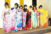 
AKB48,


Watanabe Miyuki,


Yamamoto Sayaka,

