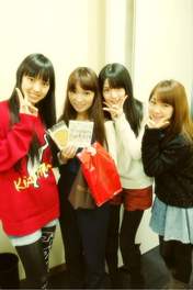 
blog,


Iikubo Haruna,


Ishida Ayumi,


Michishige Sayumi,


Yasuda Kei,

