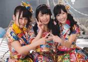 
Kawaei Rina,


Watanabe Mayu,


Yokoyama Yui,

