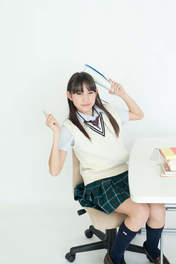 
Magazine,


Shimoguchi Hinana,

