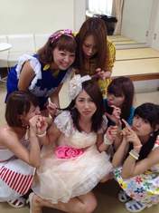 
Akiyama Yurika,


Goto Yuki,


Hashimoto Aina,


Kikkawa Yuu,


Morozuka Kanami,


Okada Robin Shouko,

