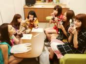 
Akiyama Yurika,


Kikkawa Yuu,


Okada Robin Shouko,


Satou Ayano,


Sekine Azusa,


Sengoku Minami,

