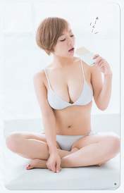 
Hashimoto Aina,


Magazine,

