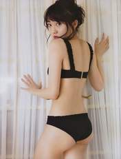 
Kizaki Yuria,


Magazine,

