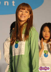 
Tanimoto Ami,


Yoshizawa Hitomi,

